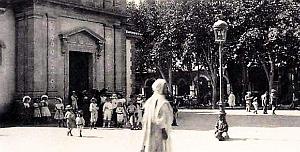 2957- Mostaganem - Eglise - Sortir de Messe2